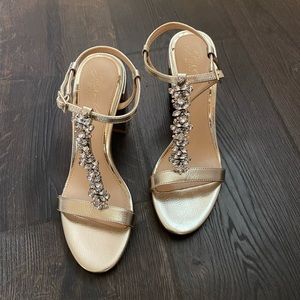 Badgley Mischka Heels. Gold. Size 7.